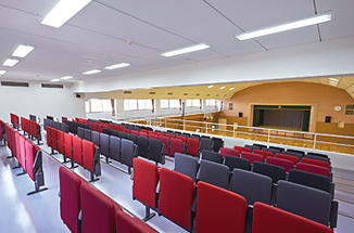 体育館観客席の画像