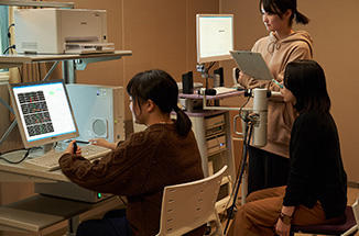 発声機能演習室内の画像