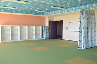 子供たちのリハビリテーションを学ぶ演習室内の画像