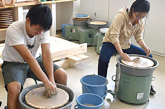 リハビリテーションのための作業訓練室内の画像