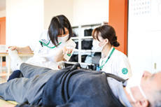 作業療法評価学演習の様子