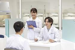 模擬保険薬局での学内実習の様子