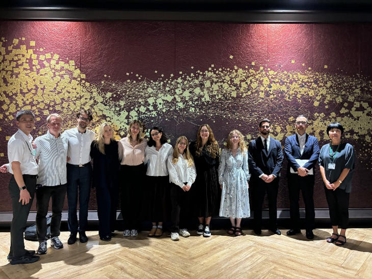 赤坂キャンパスでの集合写真